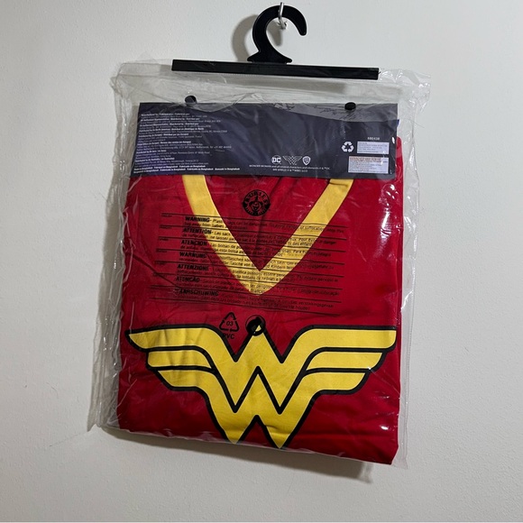 NWT Rubies Women's Wonder Woman Dc Sporty Tee costume size Medium - Picture 4 of 8